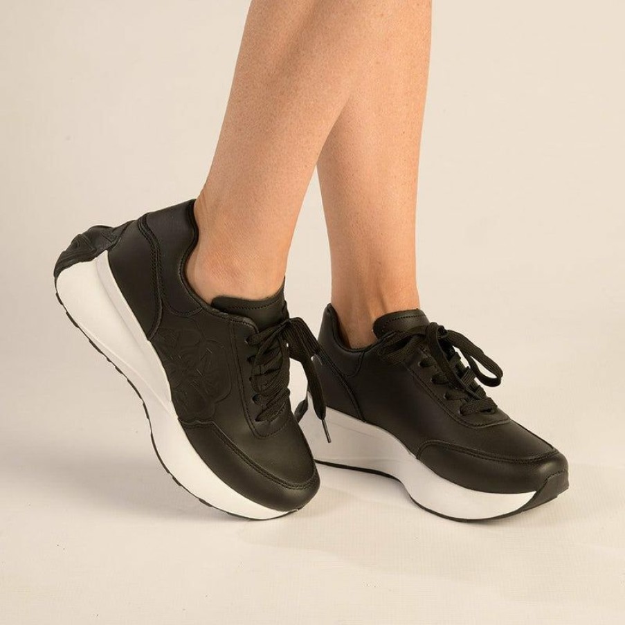 * Madison Petals Sneaker Black/White Crazy Deals Madison Heart Of New York Sneakers