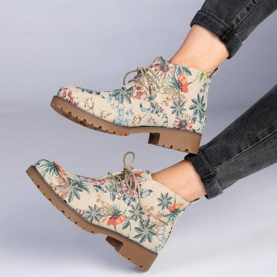 * Soft Style By Hush Puppy Samuel Ankle Bootie Natural Good Quality Boots